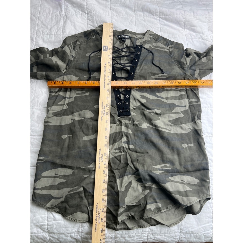 Express Camo Lace Up V-Neck Tunic Top Green Camouflage Lyocell Roll Tab Small - Picture 2 of 6